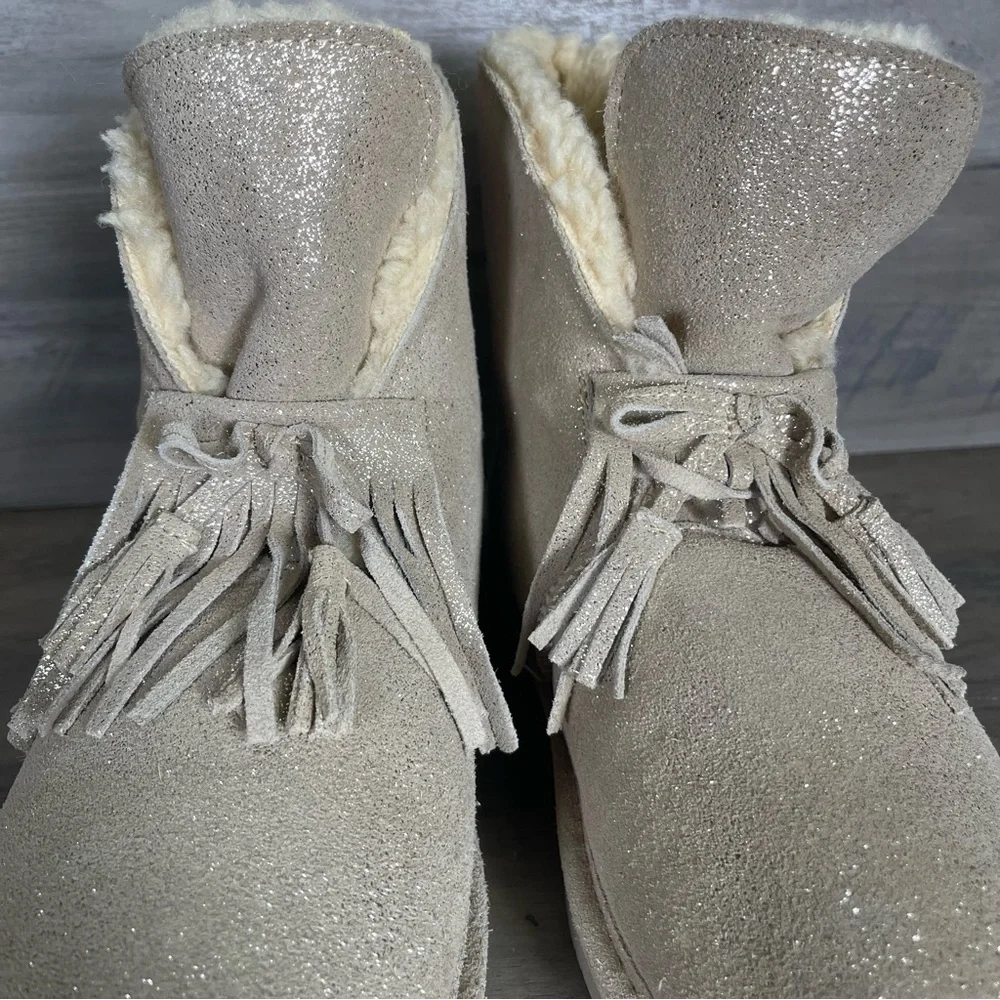 Bearpaw Womens 9 Christie Suede Sheepskin Lining Fringe NeverWet Sparkle Booties